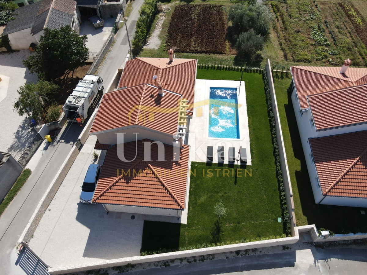 Villa con due unità abitative - vista mare